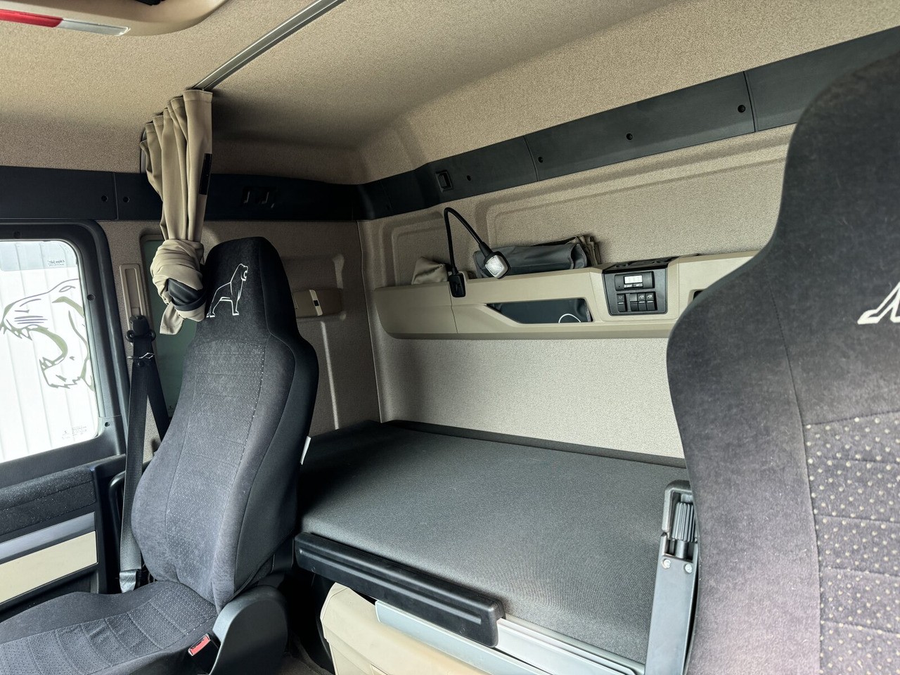 MAN TGX 18.500 4X4H BLS TGX 18.500 4X4H BLS, PriTarder, HydroDrive, Kipphydraulik - Tractor: foto 3 MAN TGX 18.500 4X4H BLS TGX 18.500 4X4H BLS, PriTarder, HydroDrive, Kipphydraulik - Tractor: foto 3