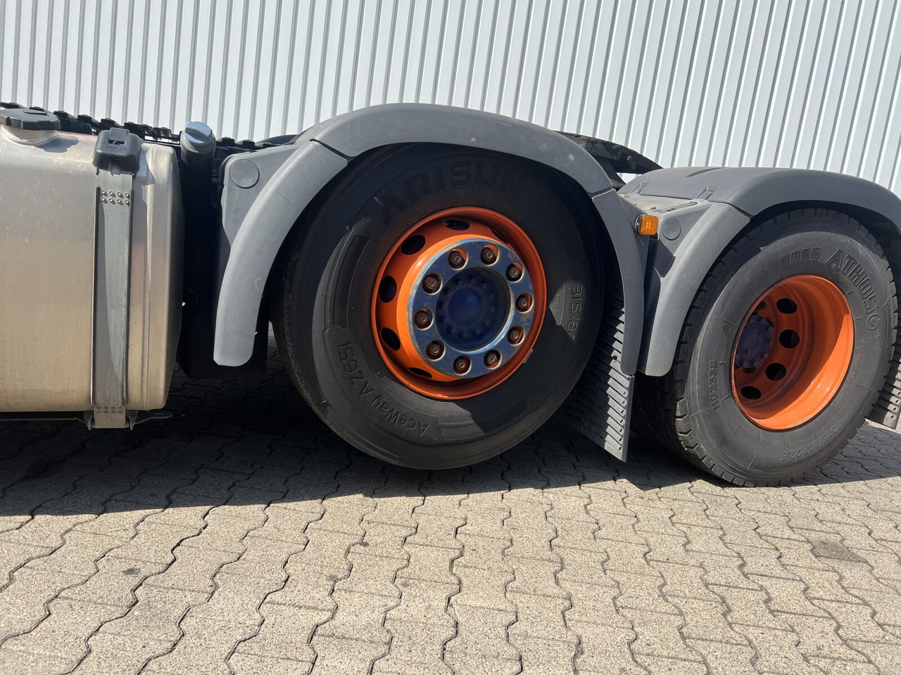 MAN TGX 26.500 6X2/4 BLS TGX 26.500 6X2/4 BLS, Intarder, Vorlauflenk-/lift, Standklima, XXL-Fahrerhaus - Tractor: foto 3 MAN TGX 26.500 6X2/4 BLS TGX 26.500 6X2/4 BLS, Intarder, Vorlauflenk-/lift, Standklima, XXL-Fahrerhaus - Tractor: foto 3