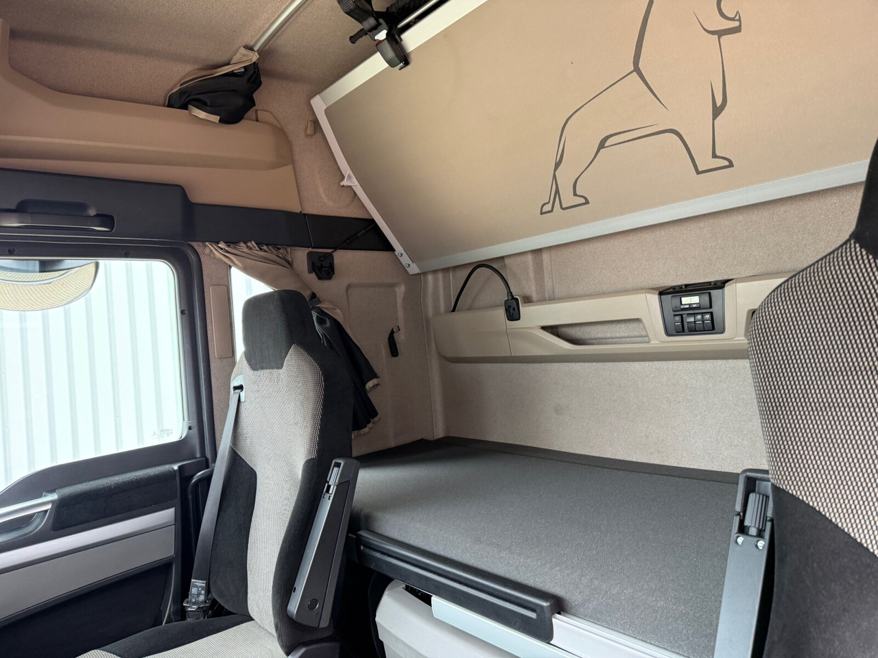 MAN TGX 26.510 6X2/4 BLS TGX 26.510 6X2/4 BLS, Intarder, Vorlauflenk-/lift, Standklima, XXL-Fahrerhaus, 70t - Tractor: foto 5 MAN TGX 26.510 6X2/4 BLS TGX 26.510 6X2/4 BLS, Intarder, Vorlauflenk-/lift, Standklima, XXL-Fahrerhaus, 70t - Tractor: foto 5