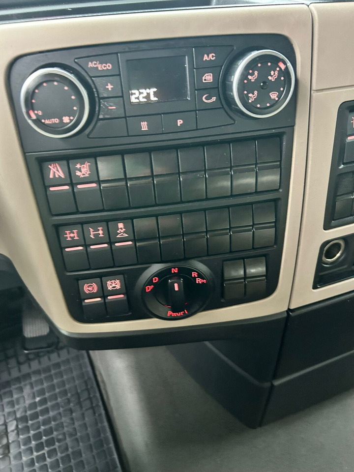 MAN TGX 33.640 6x4 BB TGX 33.640 6x4 BB, Retarder, zZGG 180.000kg - Tractor: foto 5 MAN TGX 33.640 6x4 BB TGX 33.640 6x4 BB, Retarder, zZGG 180.000kg - Tractor: foto 5