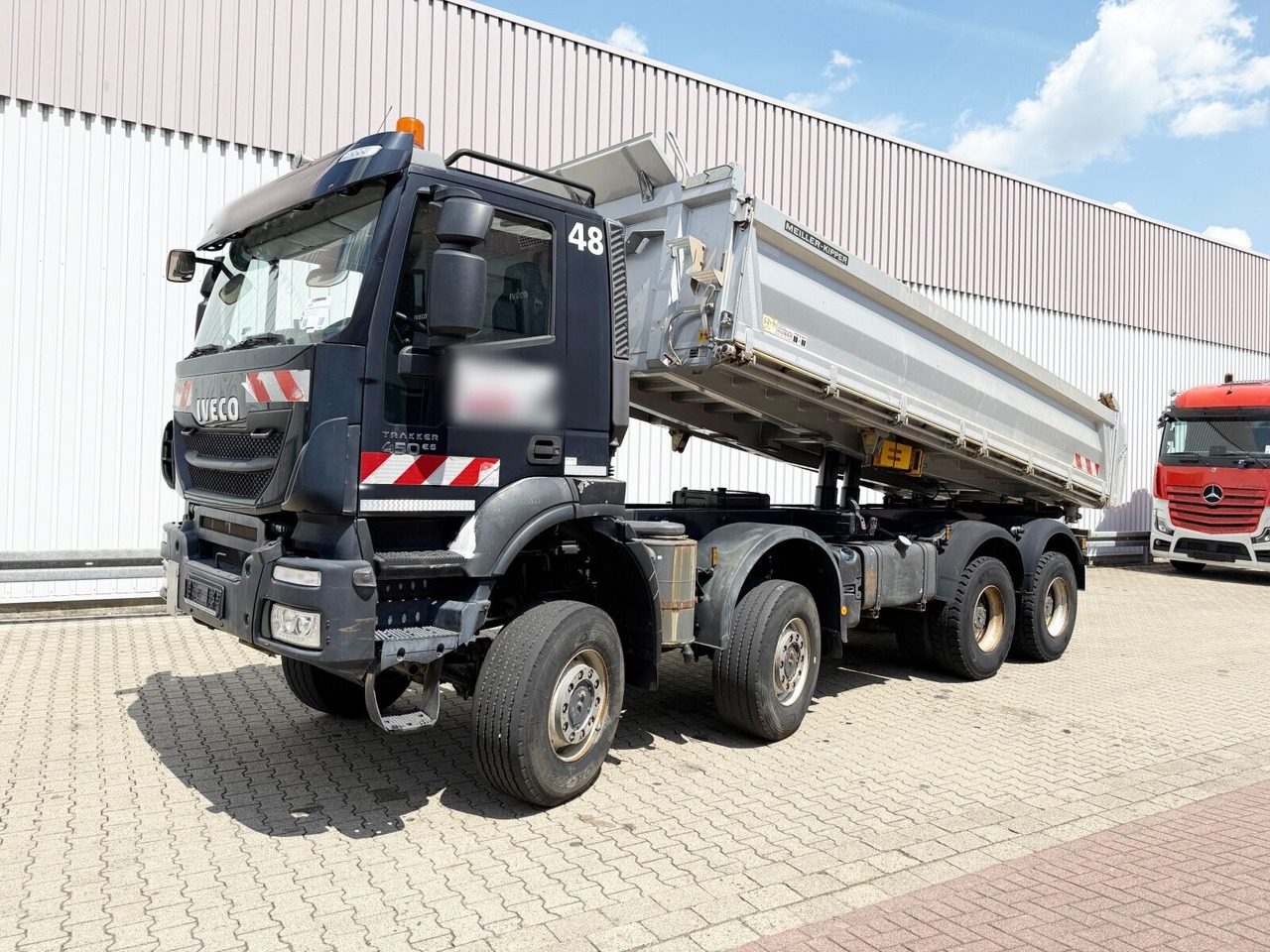 Trakker AD410T45W 8x8 Trakker AD410T45W 8x8 - Caminhão basculante: foto 1 Trakker AD410T45W 8x8 Trakker AD410T45W 8x8 - Caminhão basculante: foto 1