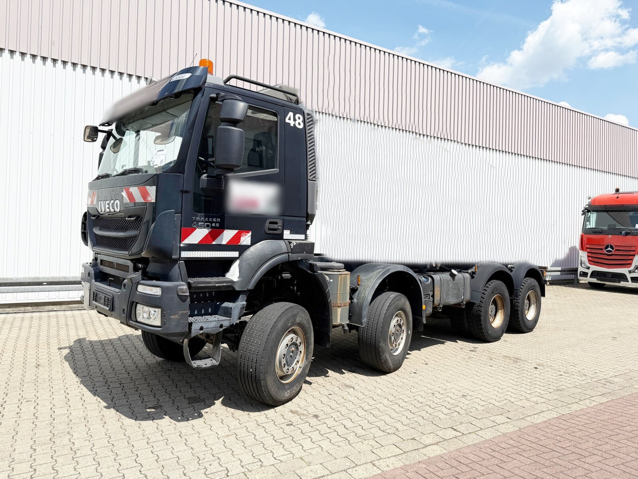 Trakker AD410T45W 8x8 Trakker AD410T45W 8x8 - Caminhão basculante: foto 1 Trakker AD410T45W 8x8 Trakker AD410T45W 8x8 - Caminhão basculante: foto 1
