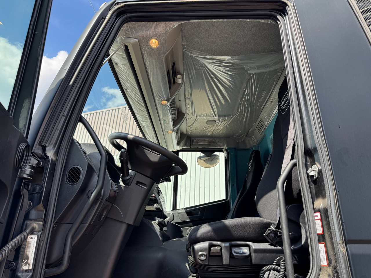 X-Way AD360X40Z/P 8x4 X-Way AD360X40Z/P 8x4 - Caminhão basculante: foto 2 X-Way AD360X40Z/P 8x4 X-Way AD360X40Z/P 8x4 - Caminhão basculante: foto 2