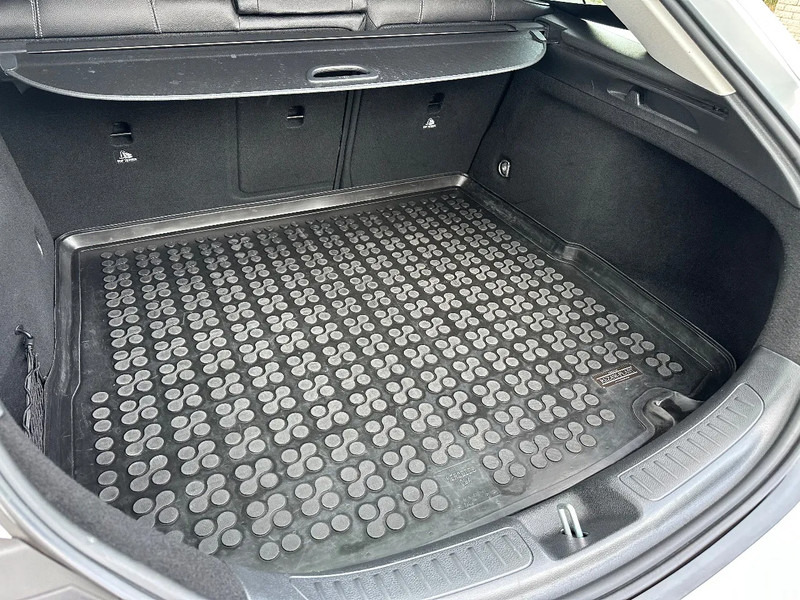 Mercedes-Benz CLA-Klasse 200 D - SHOOTING BRAKE + SUNROOF + NAVI - Automóvel: foto 4 Mercedes-Benz CLA-Klasse 200 D - SHOOTING BRAKE + SUNROOF + NAVI - Automóvel: foto 4