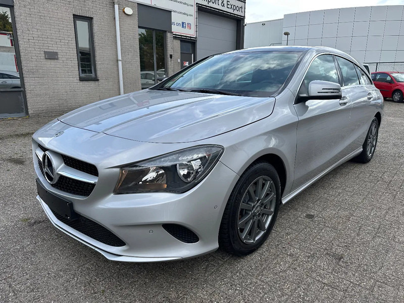 Mercedes-Benz CLA-Klasse 200 D - SHOOTING BRAKE + SUNROOF + NAVI - Automóvel: foto 1 Mercedes-Benz CLA-Klasse 200 D - SHOOTING BRAKE + SUNROOF + NAVI - Automóvel: foto 1