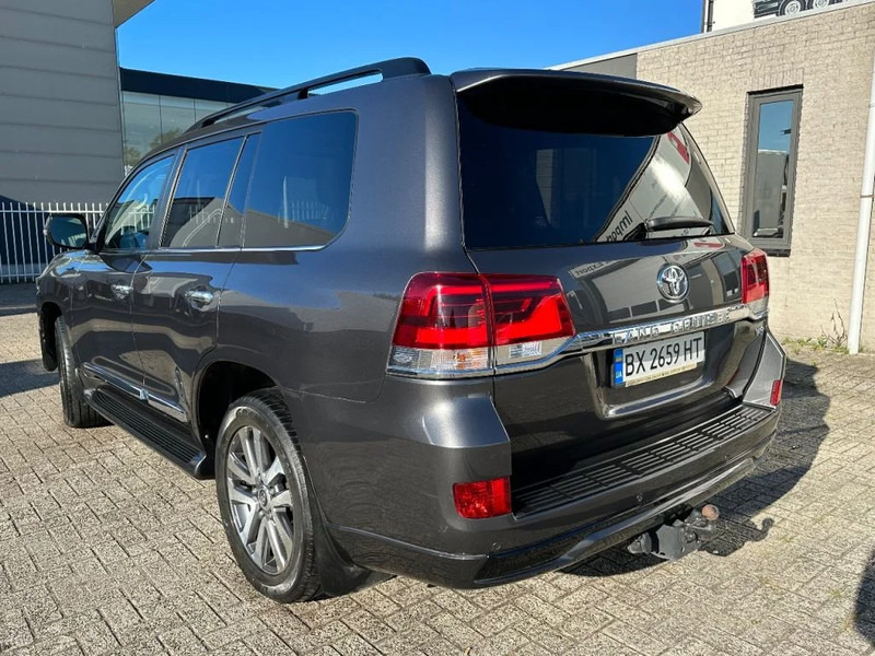 Toyota Land Cruiser V8 LAND CRUISER 200 V8 + CAMERA 360 + FRIDGE + DIESEL + ONLY EXPORT - SUV: foto 3 Toyota Land Cruiser V8 LAND CRUISER 200 V8 + CAMERA 360 + FRIDGE + DIESEL + ONLY EXPORT - SUV: foto 3