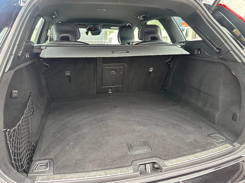 Volvo XC60 D5 AWD + R-DESIGN + ALCANTARA + CAMERA + NAVI - Automóvel: foto 4 Volvo XC60 D5 AWD + R-DESIGN + ALCANTARA + CAMERA + NAVI - Automóvel: foto 4