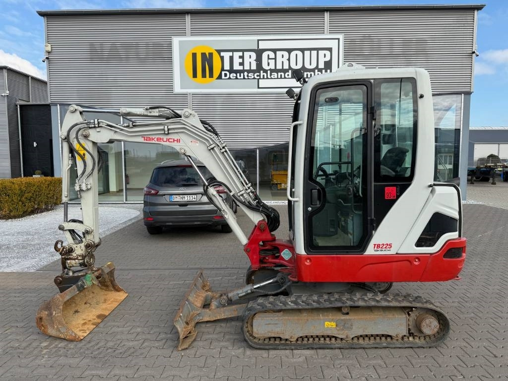 Takeuchi TB 225 V3 - Mini escavadeira: foto 1 Takeuchi TB 225 V3 - Mini escavadeira: foto 1