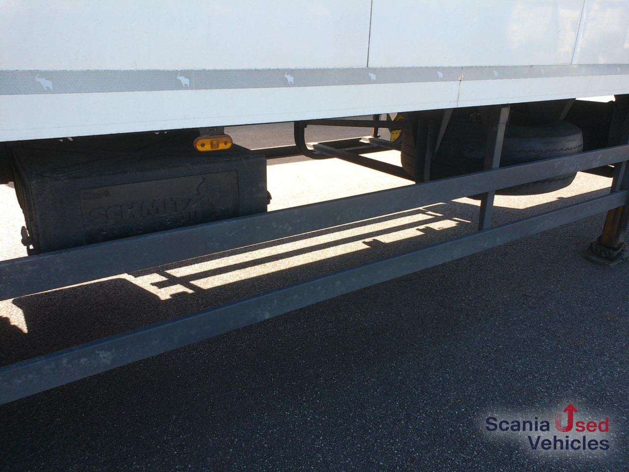 SCHMITZ FD-Aufbau m. Carrier Vector 1550 nur 5516 h - Semireboque frigorífico: foto 5 SCHMITZ FD-Aufbau m. Carrier Vector 1550 nur 5516 h - Semireboque frigorífico: foto 5
