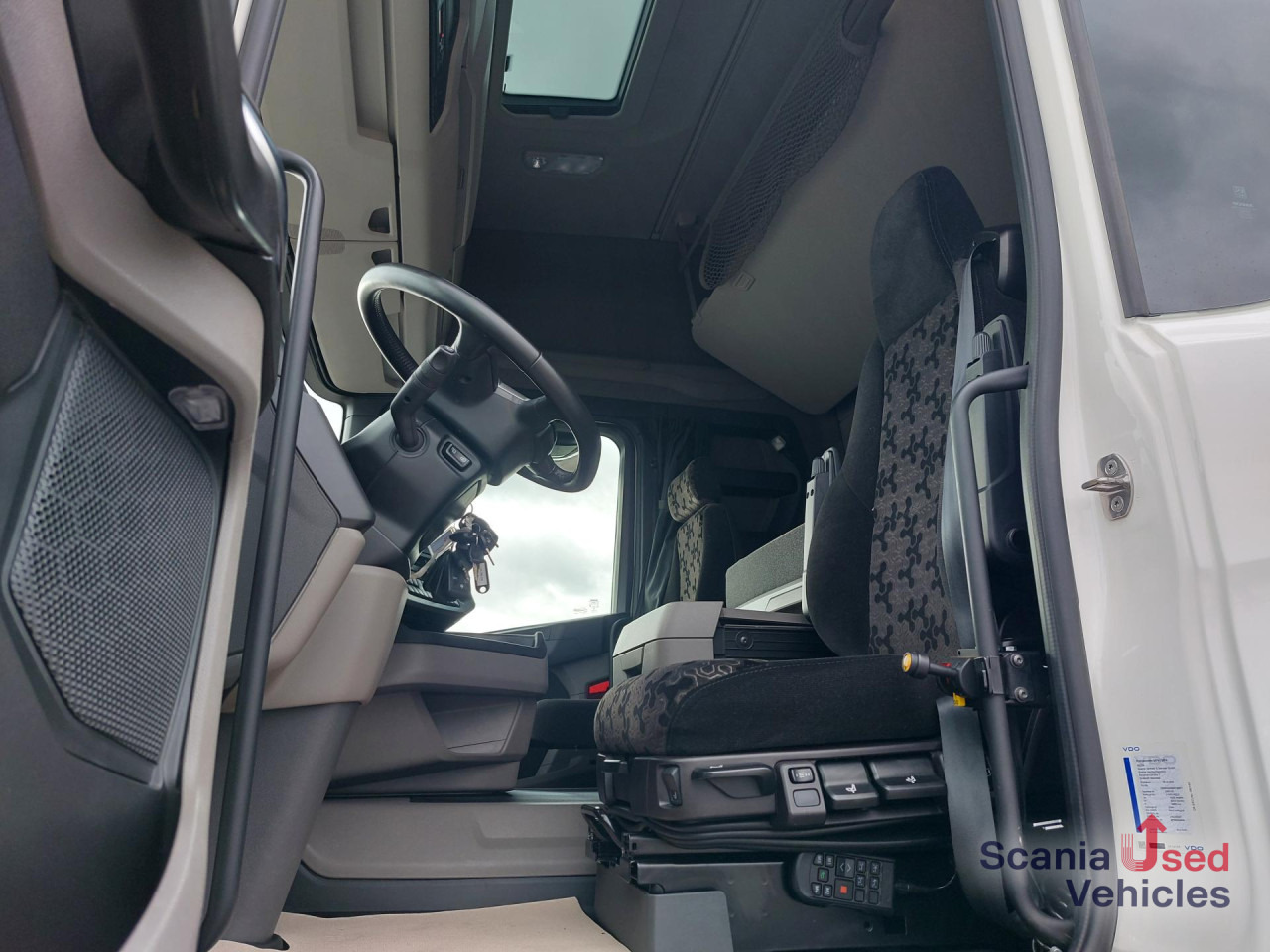 SCANIA R 460 A4x2NA,SUPER, 2 Kreis Hydraulik, NAVI, Stand - Tractor: foto 3 SCANIA R 460 A4x2NA,SUPER, 2 Kreis Hydraulik, NAVI, Stand - Tractor: foto 3