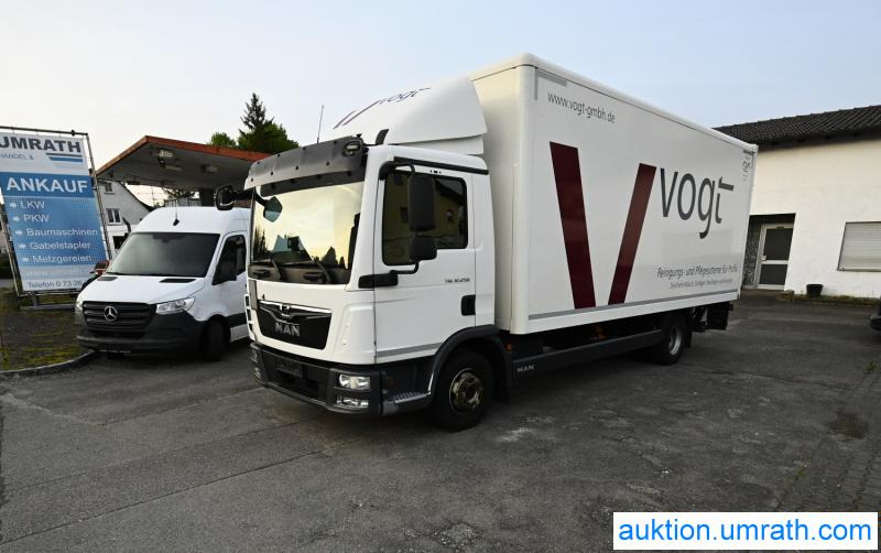 MAN MAN TGL 12.250 4x2 L/BL Koffer Ladebordwand Klimaautomatik NAVI Luftfederung Automatikgetriebe EURO 6 - Caminhão furgão: foto 2 MAN MAN TGL 12.250 4x2 L/BL Koffer Ladebordwand Klimaautomatik NAVI Luftfederung Automatikgetriebe EURO 6 - Caminhão furgão: foto 2