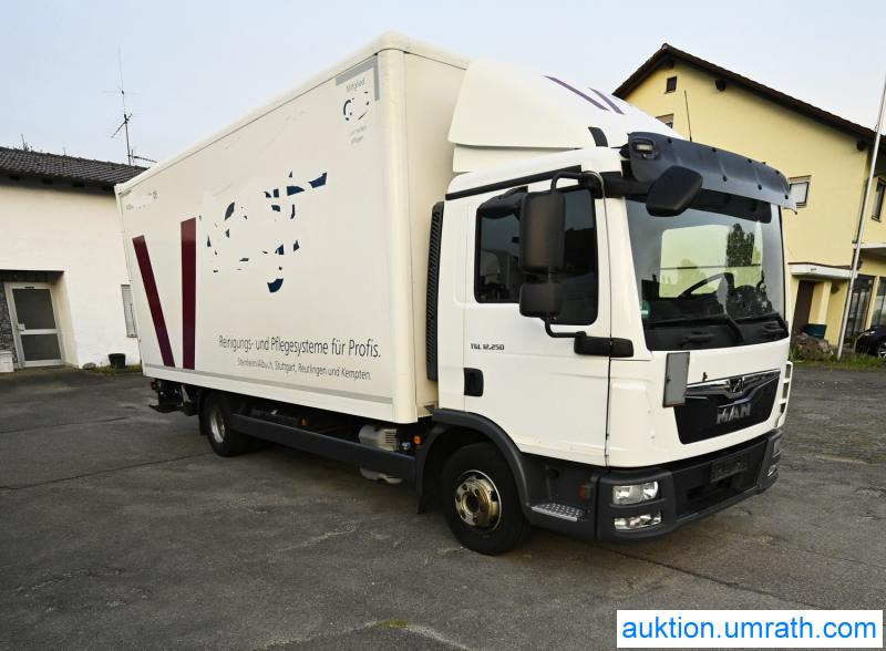 MAN MAN TGL 12.250 4x2 L/BL Koffer Ladebordwand Klimaautomatik NAVI Luftfederung Automatikgetriebe EURO 6 - Caminhão furgão: foto 4 MAN MAN TGL 12.250 4x2 L/BL Koffer Ladebordwand Klimaautomatik NAVI Luftfederung Automatikgetriebe EURO 6 - Caminhão furgão: foto 4