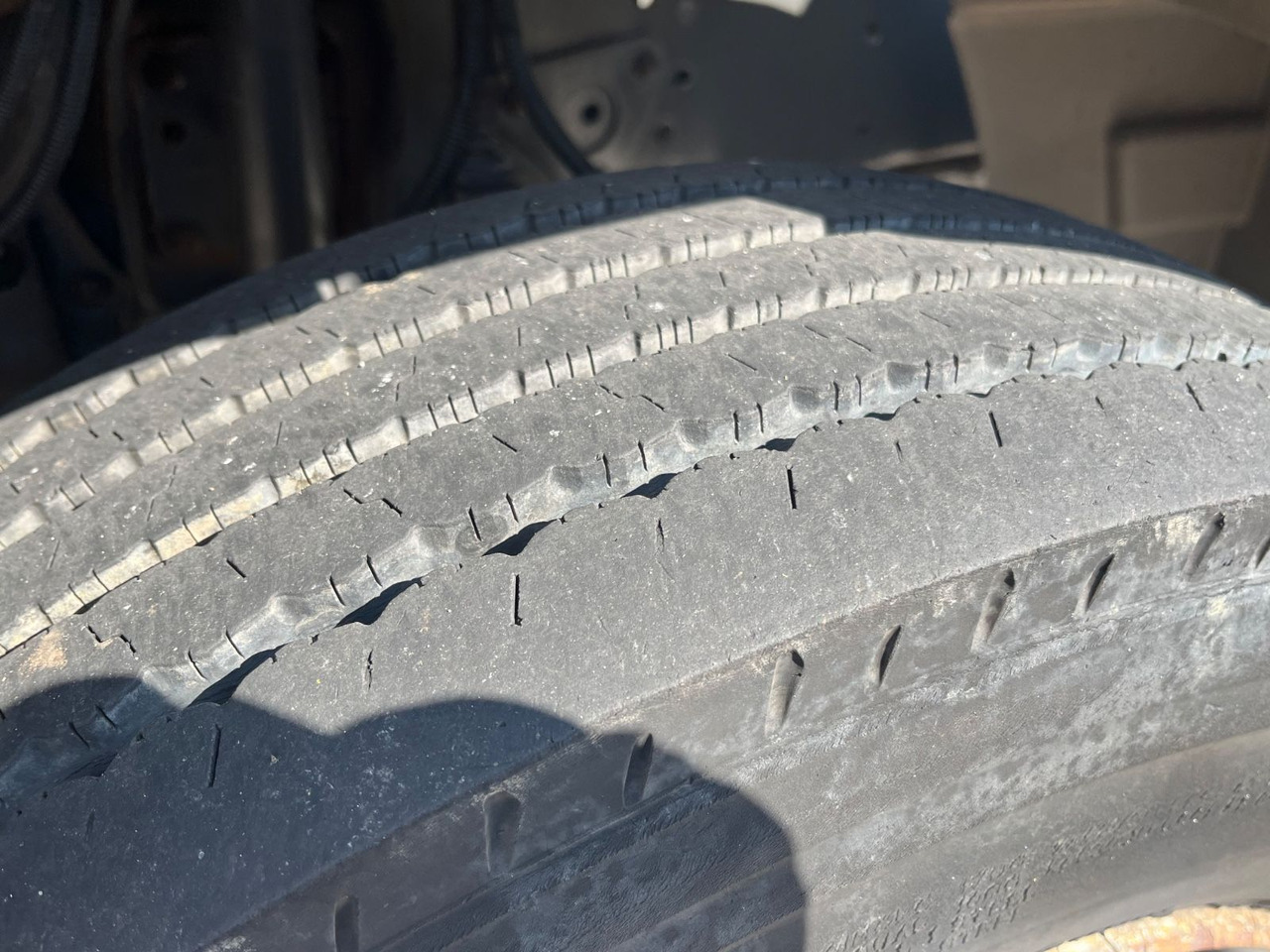 Caminhão com plataforma aérea Mercedes-Benz Atego 816 ESDA TG 1800 Steiger 1000V isoliert: foto 16