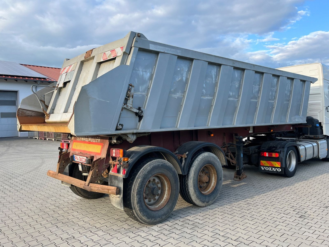 Schwarzmüller 2 Achs Alu Kippmulde Trommelbremse - Semireboque basculante: foto 5 Schwarzmüller 2 Achs Alu Kippmulde Trommelbremse - Semireboque basculante: foto 5