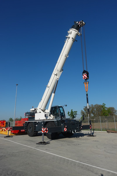 Liebherr LRT 1100-2.1 - Guindaste móvel: foto 1 Liebherr LRT 1100-2.1 - Guindaste móvel: foto 1