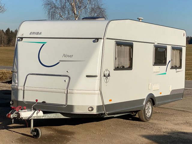 HYMER / ERIBA / HYMERCAR Nova 530 Swing mit Längsbetten und Moser, top Zu - Caravana: foto 3 HYMER / ERIBA / HYMERCAR Nova 530 Swing mit Längsbetten und Moser, top Zu - Caravana: foto 3