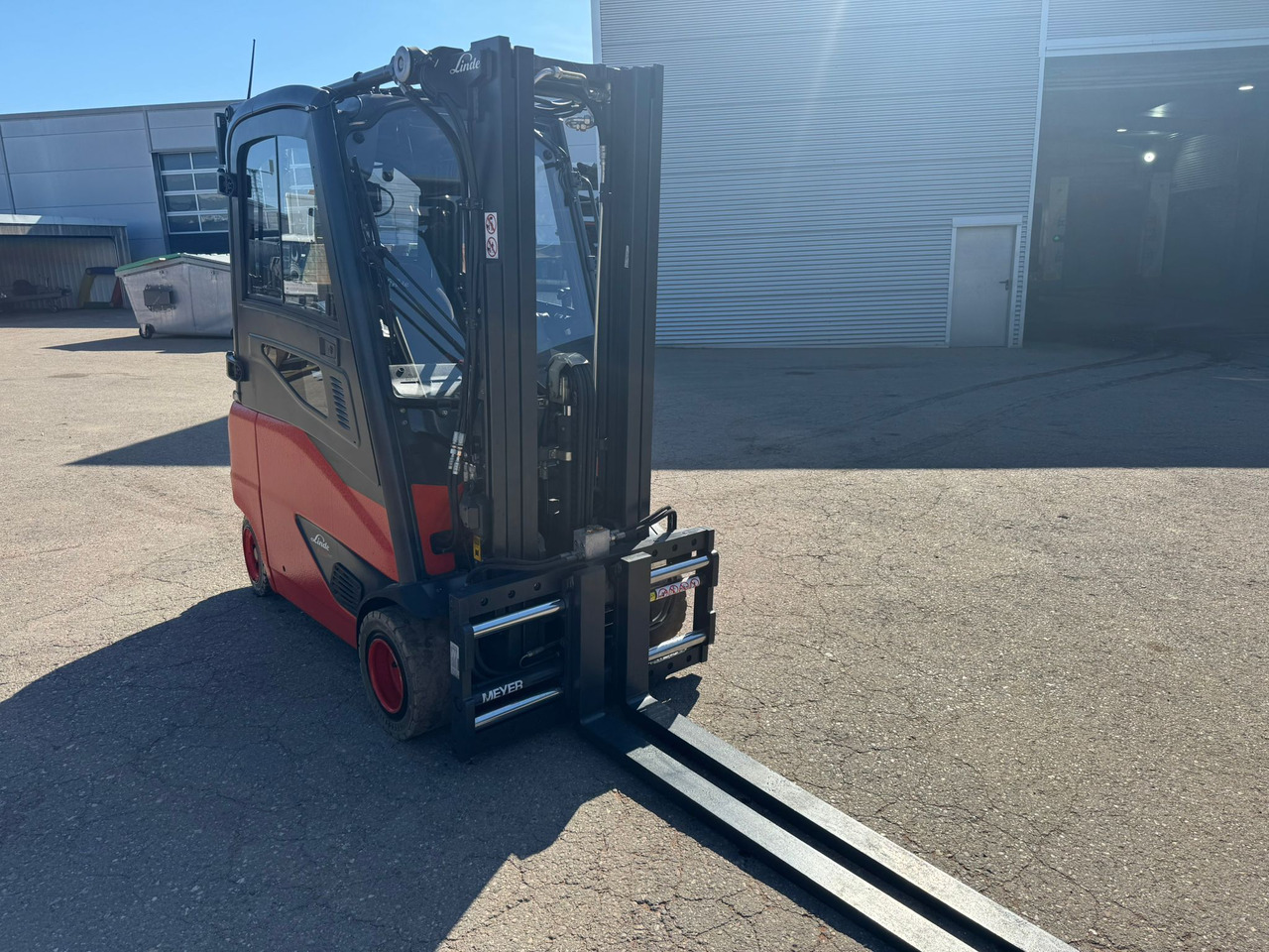 LINDE E20PHL-02 Elektro Triplex Kabine Heizung integriertes Ladegerät - Empilhadeira elétrica: foto 2 LINDE E20PHL-02 Elektro Triplex Kabine Heizung integriertes Ladegerät - Empilhadeira elétrica: foto 2