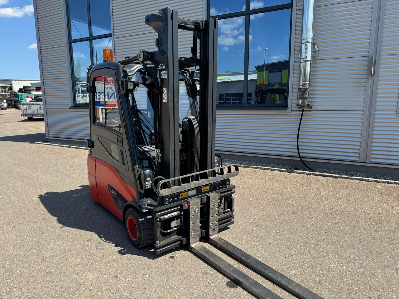 Linde E20L-02 Triplex Elektro Zinkenverstellgerät - Empilhadeira elétrica: foto 2 Linde E20L-02 Triplex Elektro Zinkenverstellgerät - Empilhadeira elétrica: foto 2