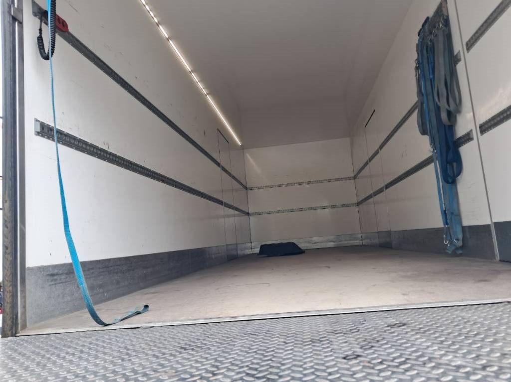Caminhão furgão MAN TGM 15.250: foto 14