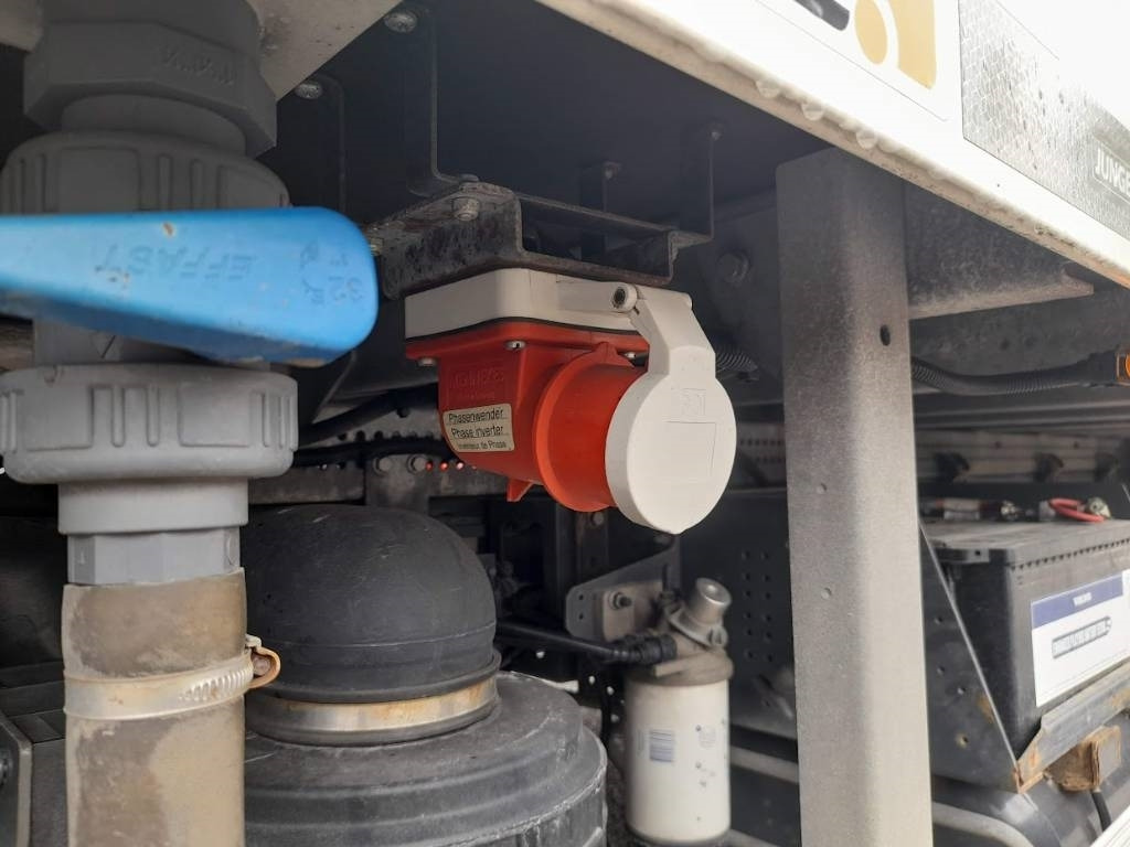 Caminhão frigorífico Volvo FL 210: foto 11