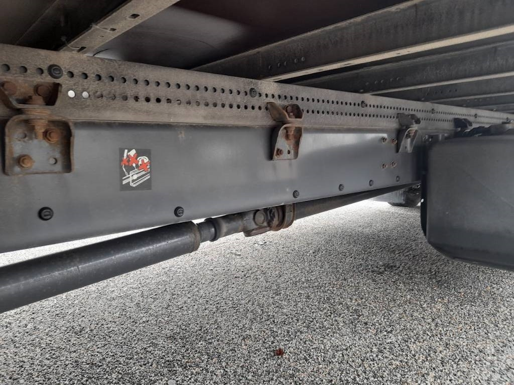 Caminhão frigorífico Volvo FL 210: foto 10