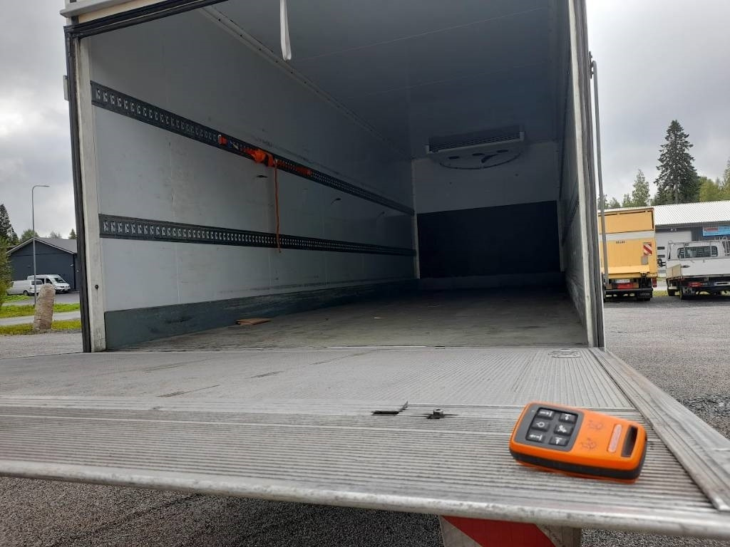 Caminhão frigorífico Volvo FL 210: foto 9