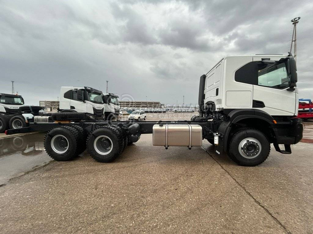 IVECO T-WAY Chassis 6×4 – GVW 33.5 Ton approx. (Tyres 12.00R20) Wheelbase 4200 MY25 - Caminhão chassi: foto 2 IVECO T-WAY Chassis 6×4 – GVW 33.5 Ton approx. (Tyres 12.00R20) Wheelbase 4200 MY25 - Caminhão chassi: foto 2