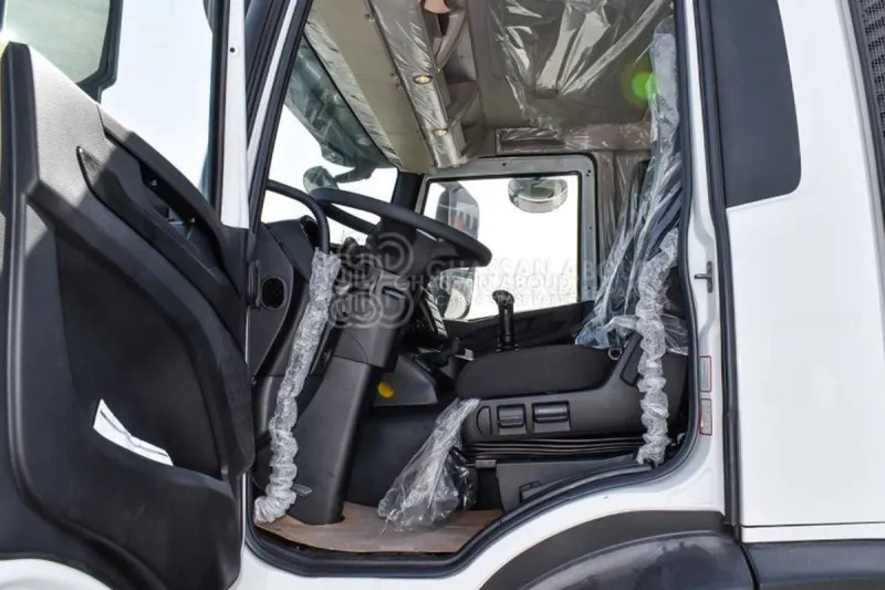 Iveco T-WAY AD380T47H 6x4 R24 Tyres Chassis - Barcelona Stock - Caminhão chassi: foto 4 Iveco T-WAY AD380T47H 6x4 R24 Tyres Chassis - Barcelona Stock - Caminhão chassi: foto 4