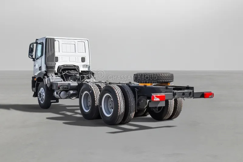 Iveco T-WAY AD380T47H 6x4 R24 Tyres Chassis - Barcelona Stock - Caminhão chassi: foto 2 Iveco T-WAY AD380T47H 6x4 R24 Tyres Chassis - Barcelona Stock - Caminhão chassi: foto 2