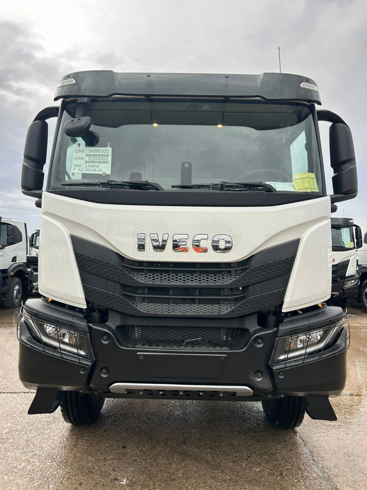 Iveco T-WAY AT380T43H 6x4 R20 Tyres Chassis - Barcelona Stock - Caminhão chassi: foto 1 Iveco T-WAY AT380T43H 6x4 R20 Tyres Chassis - Barcelona Stock - Caminhão chassi: foto 1