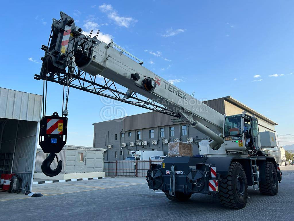 TEREX RT1070 70-ton Capacity Class Rough Terrain crane MY23 - Grua de estaleiro: foto 1 TEREX RT1070 70-ton Capacity Class Rough Terrain crane MY23 - Grua de estaleiro: foto 1
