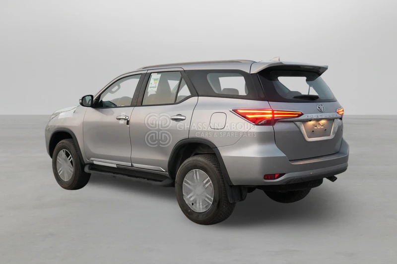 Toyota Fortuner  4x4 - SUV: foto 4 Toyota Fortuner  4x4 - SUV: foto 4