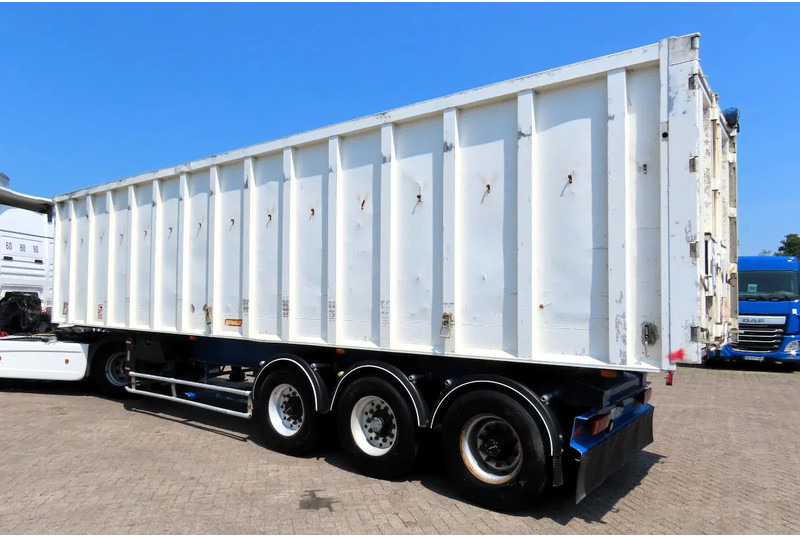 Benalu 55m3 , 5840 kg grain transport - Semireboque basculante: foto 4 Benalu 55m3 , 5840 kg grain transport - Semireboque basculante: foto 4