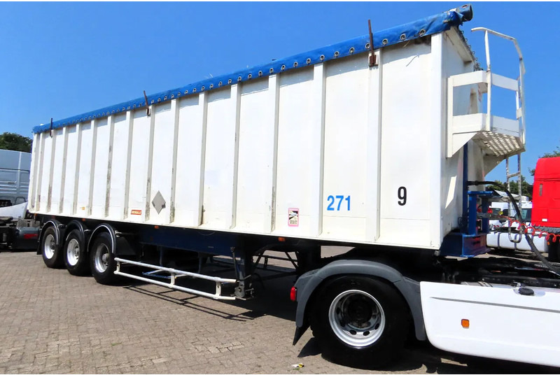 Benalu 55m3 , 5840 kg grain transport - Semireboque basculante: foto 1 Benalu 55m3 , 5840 kg grain transport - Semireboque basculante: foto 1