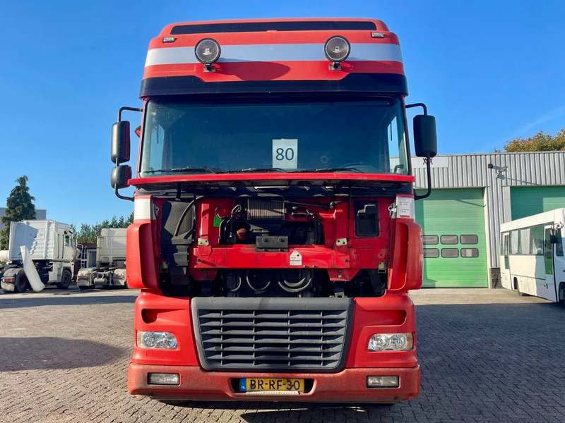 DAF XF 95.430 BERDEX 3 decks. Water, fans, Scales! Excellent condition. - Caminhão transporte de gado: foto 4 DAF XF 95.430 BERDEX 3 decks. Water, fans, Scales! Excellent condition. - Caminhão transporte de gado: foto 4