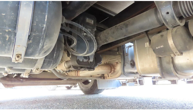 MAN TGX 26.480 446577 KM! RETARDER+ liftaxel + moving axel - Caminhão com lona: foto 2 MAN TGX 26.480 446577 KM! RETARDER+ liftaxel + moving axel - Caminhão com lona: foto 2