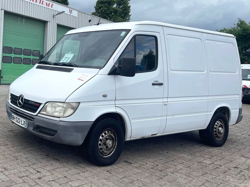 Mercedes-Benz Sprinter 208 3 seats. Very good bus! 100% engine and gearbox! France use - Furgão: foto 4 Mercedes-Benz Sprinter 208 3 seats. Very good bus! 100% engine and gearbox! France use - Furgão: foto 4