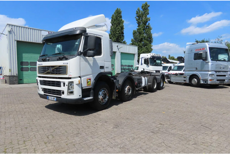 Volvo FM 12.380 8x4 FULL SPRING. 100% condition! - Caminhão chassi: foto 2 Volvo FM 12.380 8x4 FULL SPRING. 100% condition! - Caminhão chassi: foto 2