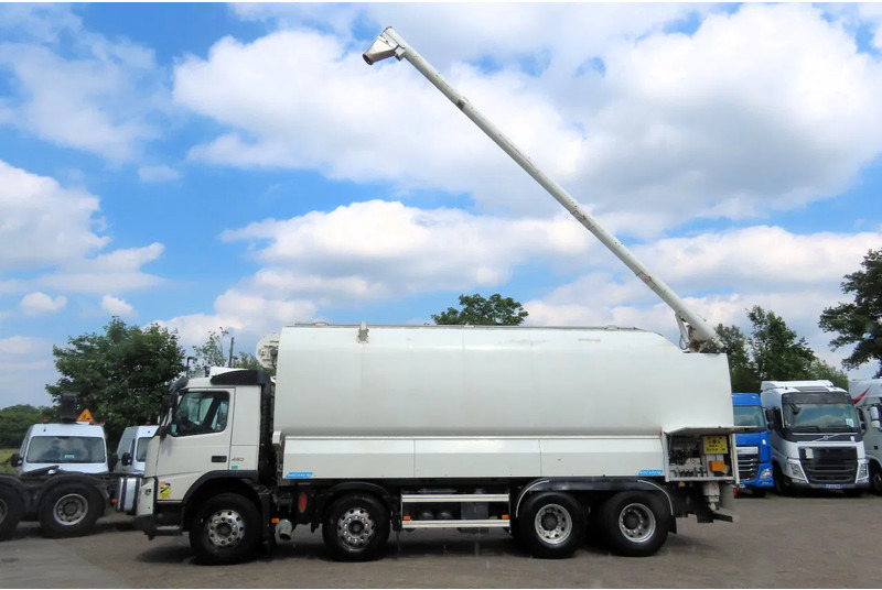 Volvo FMX 450 8x4 AUGER, radio control, 7 COMP. Full Volvo Service! . EXCELLENT condition - Caminhão tanque: foto 2 Volvo FMX 450 8x4 AUGER, radio control, 7 COMP. Full Volvo Service! . EXCELLENT condition - Caminhão tanque: foto 2