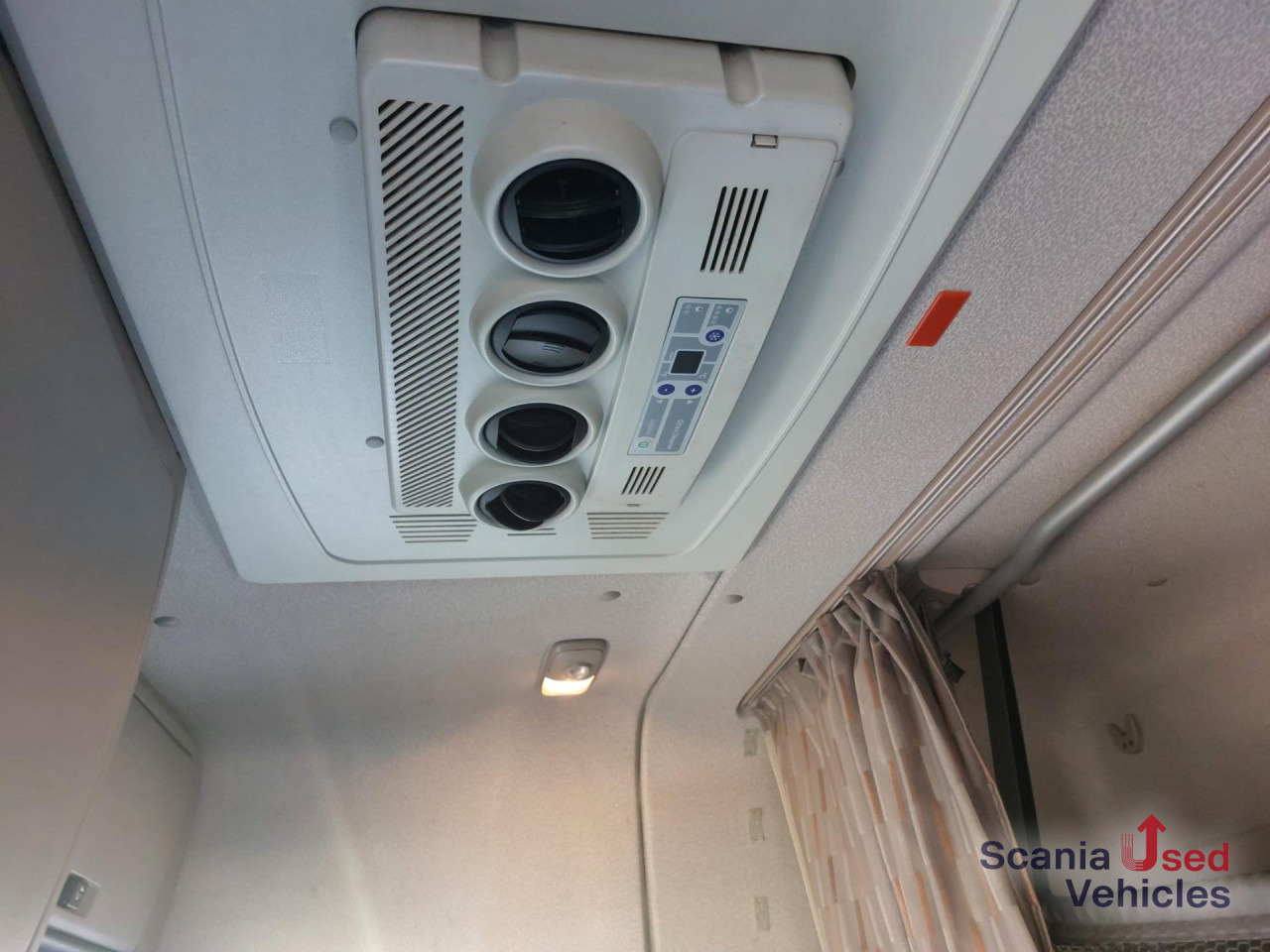 DAF XF 460 FT Space Cab Low deck - Tractor: foto 4 DAF XF 460 FT Space Cab Low deck - Tractor: foto 4