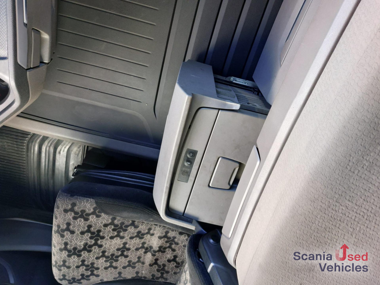 SCANIA R 410 A4x2NA Highline Hydraulik - Tractor: foto 2 SCANIA R 410 A4x2NA Highline Hydraulik - Tractor: foto 2