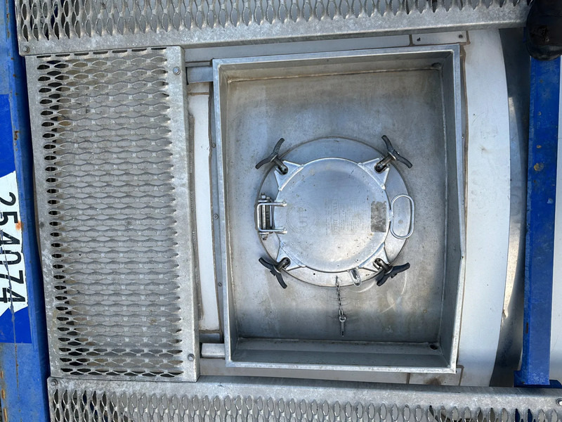 Depósito de armazenamento para transporte de produtos químicos CIMC 20FT ISO, 25.090L / 1-COMP / 3 BAFFELS / T12 / 4 manholes / ADR valid until 02/2027: foto 17 Depósito de armazenamento para transporte de produtos químicos CIMC 20FT ISO, 25.090L / 1-COMP / 3 BAFFELS / T12 / 4 manholes / ADR valid until 02/2027: foto 17