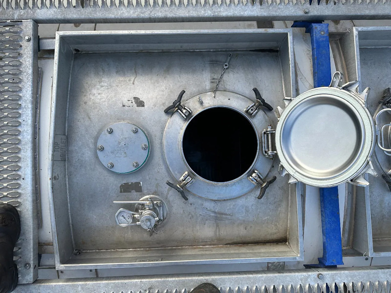 Depósito de armazenamento para transporte de produtos químicos CIMC 20FT ISO, 25.090L / 1-COMP / 3 BAFFELS / T12 / 4 manholes / ADR valid until 02/2027: foto 14 Depósito de armazenamento para transporte de produtos químicos CIMC 20FT ISO, 25.090L / 1-COMP / 3 BAFFELS / T12 / 4 manholes / ADR valid until 02/2027: foto 14