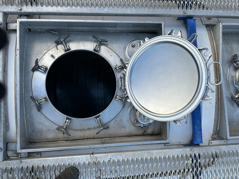 Depósito de armazenamento para transporte de produtos químicos CIMC 20FT ISO, 25.090L / 1-COMP / 3 BAFFELS / T12 / 4 manholes / ADR valid until 02/2027: foto 11 Depósito de armazenamento para transporte de produtos químicos CIMC 20FT ISO, 25.090L / 1-COMP / 3 BAFFELS / T12 / 4 manholes / ADR valid until 02/2027: foto 11