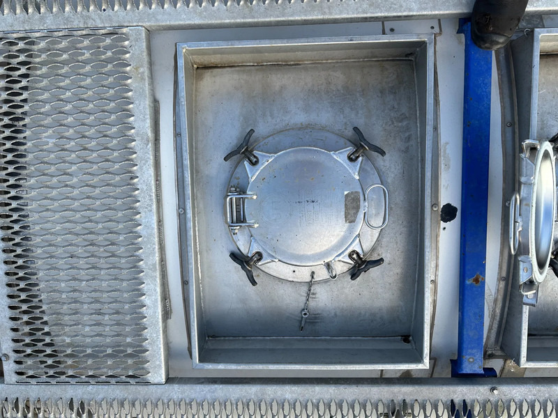 Depósito de armazenamento para transporte de produtos químicos CIMC 20FT ISO, 25.090L / 1-COMP / 3 BAFFELS / T12 / 4 manholes / ADR valid until 02/2027: foto 18 Depósito de armazenamento para transporte de produtos químicos CIMC 20FT ISO, 25.090L / 1-COMP / 3 BAFFELS / T12 / 4 manholes / ADR valid until 02/2027: foto 18