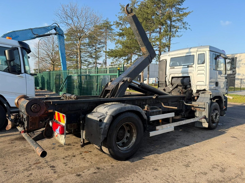 MAN TGA 18.350 4x2 19T HOOKLIFT / ABROLLKIPPER / GANCHO / AMPLIROL - EURO 3 - AS TRONIC AUTOMATIC - Caminhão polibenne: foto 5 MAN TGA 18.350 4x2 19T HOOKLIFT / ABROLLKIPPER / GANCHO / AMPLIROL - EURO 3 - AS TRONIC AUTOMATIC - Caminhão polibenne: foto 5