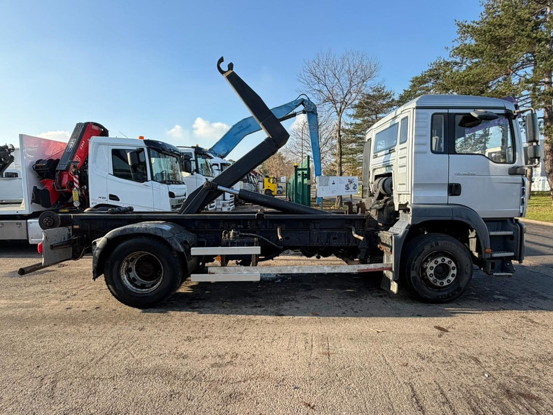 MAN TGA 18.350 4x2 19T HOOKLIFT / ABROLLKIPPER / GANCHO / AMPLIROL - EURO 3 - AS TRONIC AUTOMATIC - Caminhão polibenne: foto 4 MAN TGA 18.350 4x2 19T HOOKLIFT / ABROLLKIPPER / GANCHO / AMPLIROL - EURO 3 - AS TRONIC AUTOMATIC - Caminhão polibenne: foto 4