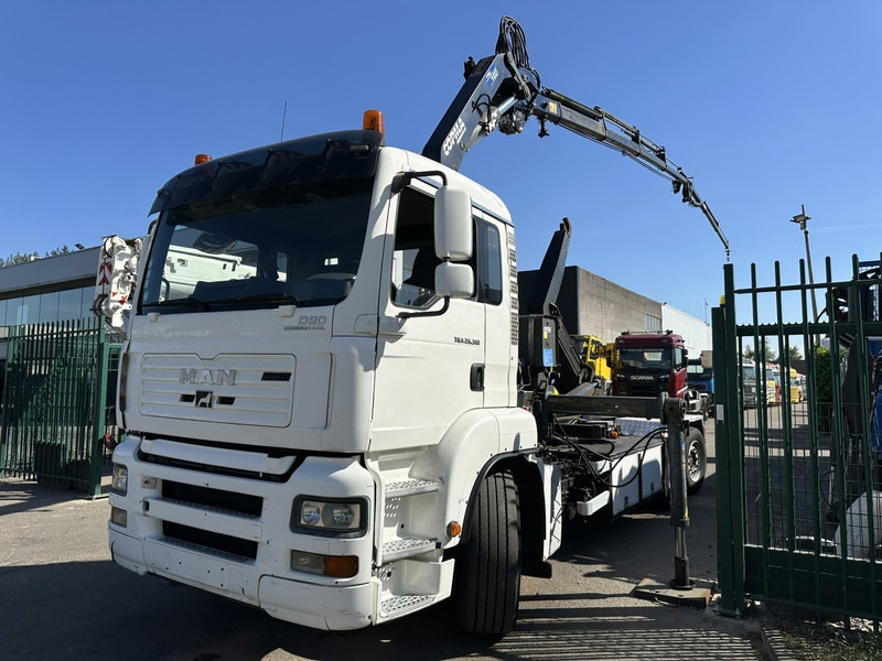 MAN TGA 26.310 6X2 HOOKLIFT + CRANE COPMA 160.4 + JIB J2 + WINCH - RADIO - LIFT + STEERING AXLE - EURO 3 - BE - Caminhão polibenne, Caminhão grua: foto 3 MAN TGA 26.310 6X2 HOOKLIFT + CRANE COPMA 160.4 + JIB J2 + WINCH - RADIO - LIFT + STEERING AXLE - EURO 3 - BE - Caminhão polibenne, Caminhão grua: foto 3
