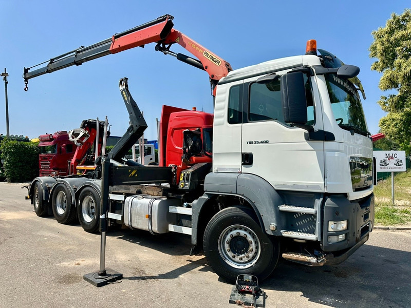 MAN TGS 35.400 8x4 TRIDEM HOOKLIFT T22 + CRANE PALFINGER PK 18001 EH + RADIO - EURO 5 - LIFT/STEERING AXLE - BE TRUCK - Caminhão polibenne, Caminhão grua: foto 1 MAN TGS 35.400 8x4 TRIDEM HOOKLIFT T22 + CRANE PALFINGER PK 18001 EH + RADIO - EURO 5 - LIFT/STEERING AXLE - BE TRUCK - Caminhão polibenne, Caminhão grua: foto 1