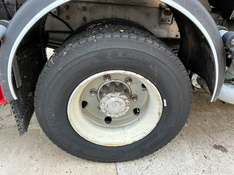 Renault MIDLUM 150 FUEL TANKER / CITERNE MAZOUT - 6500L - 3 COMPARTIMENTS - *ENGINE PROBLEM* - Caminhão tanque: foto 5 Renault MIDLUM 150 FUEL TANKER / CITERNE MAZOUT - 6500L - 3 COMPARTIMENTS - *ENGINE PROBLEM* - Caminhão tanque: foto 5